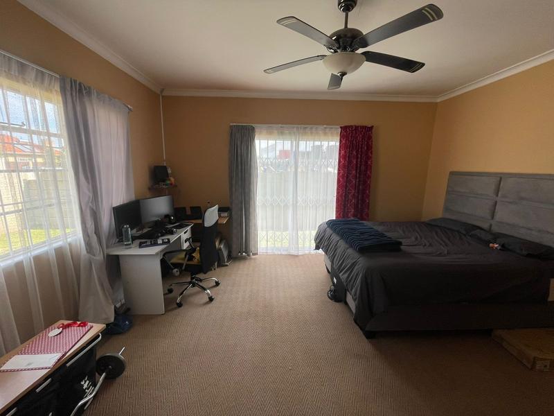 4 Bedroom Property for Sale in Newton Park Eastern Cape